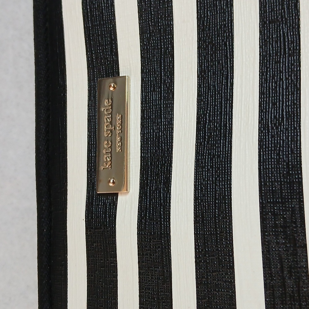 EUC Kate Spade Black And White Stripe 13"×9.5" Laptop Notebook Sleeve - Picture 2 of 9
